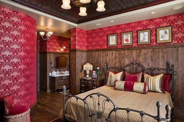 красный цвет в классической спальне