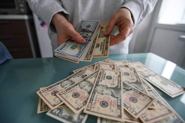 Житель США купил бесхозный сейф и нашел внутри миллионы долларов