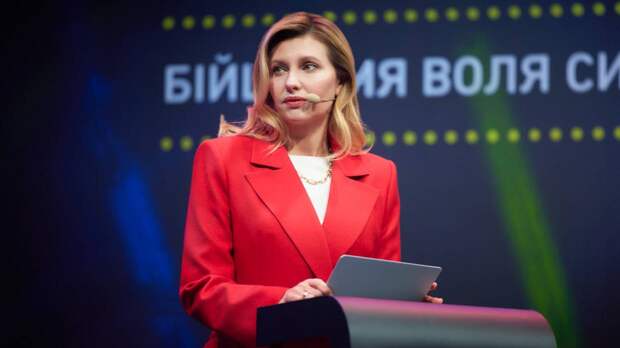 Украинские пользователи Сети отправили жену Зеленского «в окопы» после поста в Instagram