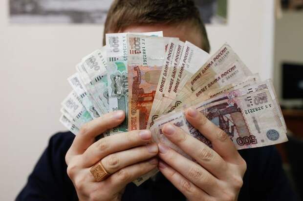 Названа дата выплаты десяти тысяч рублей костромским школьникам