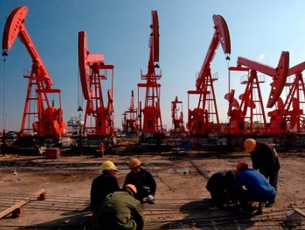 Добыча нефти в Эквадоре упала почти вдвое
