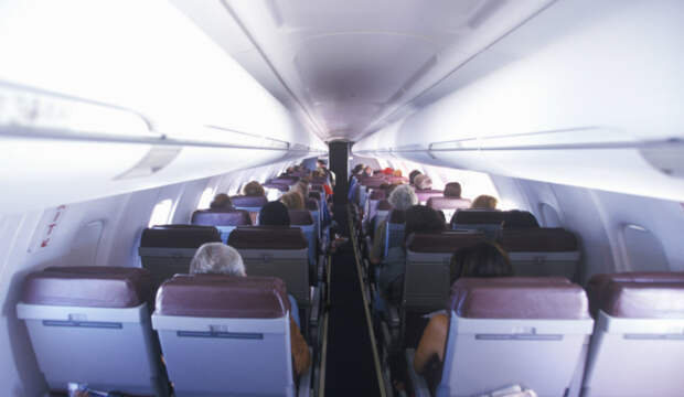 Пристегните ремни: откровения стюардессы о том, как мы летаем