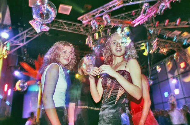 Интересные фотографии 90 -х (часть 30) 90-е, Детство 90-х, Ностальгия, Фотография, Подборка, Знаменитости, Фото со знаменитостью, Россия, Эпоха, Кит Флинт, The Prodigy, Якубович, Децл, Натали, Гости из будущего, Мэрилин Мэнсон, Поле Чудес, Брат, Сергей Бодров, Длиннопост