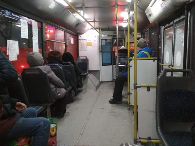 В Тольятти рейсовый автобус врезался в бетонный столб