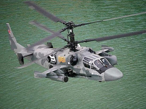 Еще один ударный вертолет родом из России, Ка-52 или «Аллигатор», может подниматься на высоту более 5000 м и развивать максимальную скорость 300 км/час. «Аллигатор» способен взлетать и приземляться в условиях экстремально низких и экстремально высоких температур.