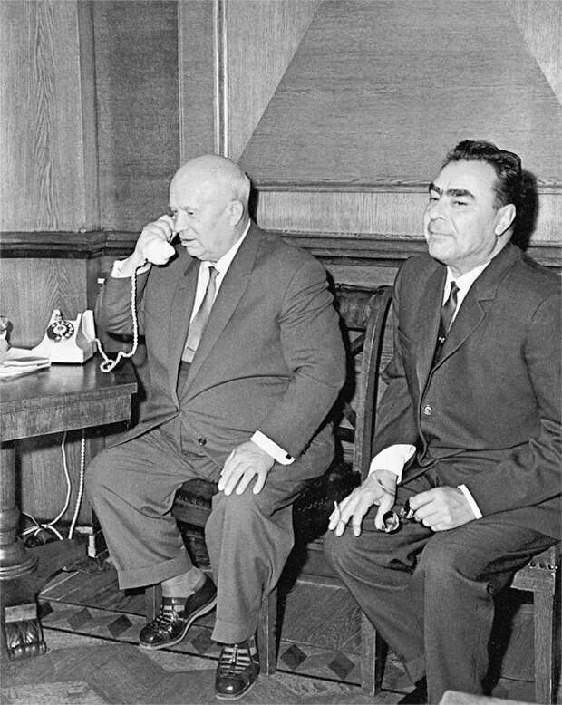 Хрущев и Брежнев. Фото: общественное достояние. 