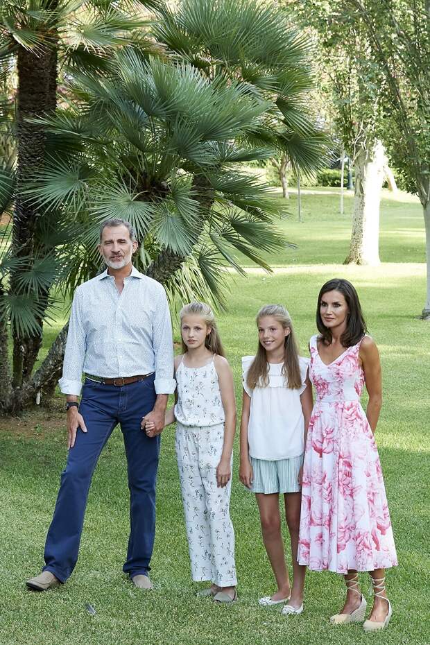 Король Филипп VI и королева Летиция с дочерьми