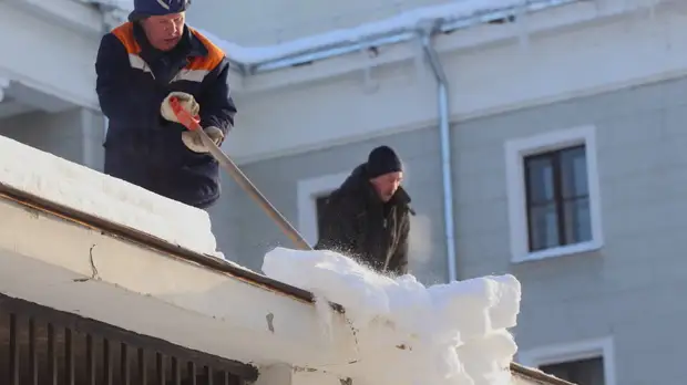 В ЯНАО проводят проверку по факту падения снега на воспитанницу детсада
