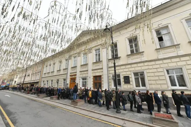 Завершилась церемония прощания с Жириновским