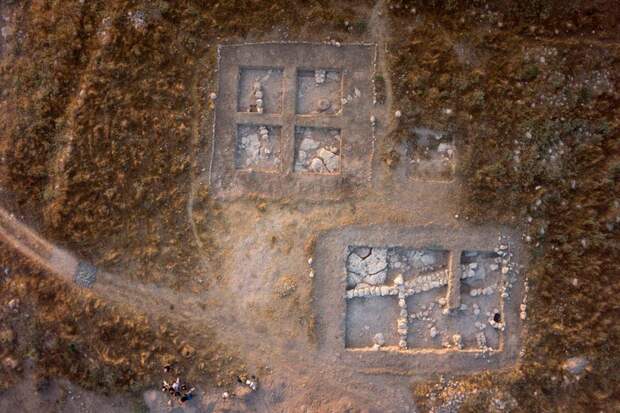 Языческое святилище древних семитов на месте раскопок в Тель Бурне, Израиль. 