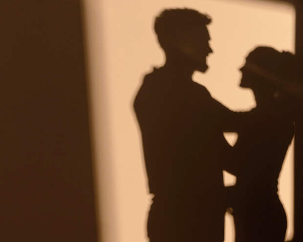 Паре из Симферополя запретили вести соцсети за изготовление порно