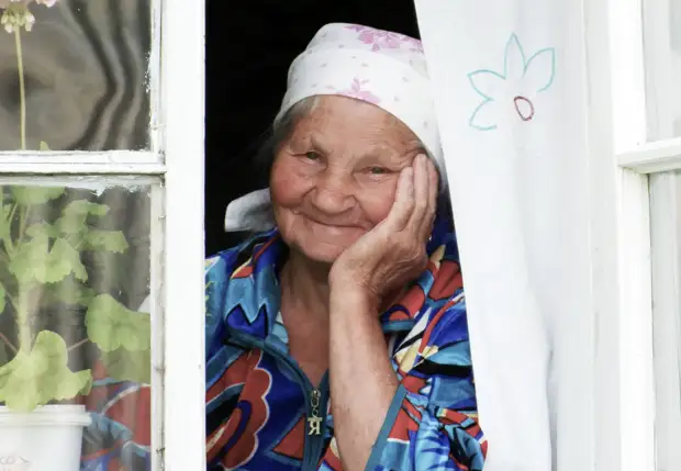 Бабушка 20 лет жила одна, а когда она умерла, объявились многочисленные родственники