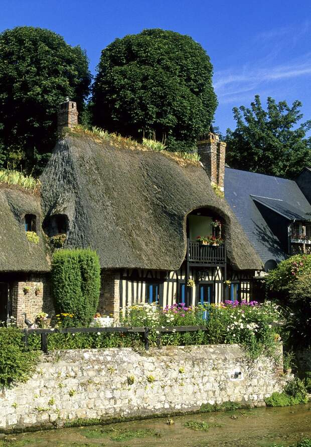 Veules-les-Roses, chaumiиre