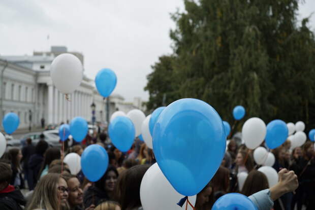 Над столицей снова летят шары — теперь с флагом запрещённого легиона «Свобода России»