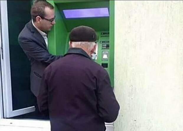 Скоро у каждого банкомата появится свой помощник Скоро у каждого банкомата появится свой помощник банк, банковские услуги, банкомат, подборка, прикол, странное