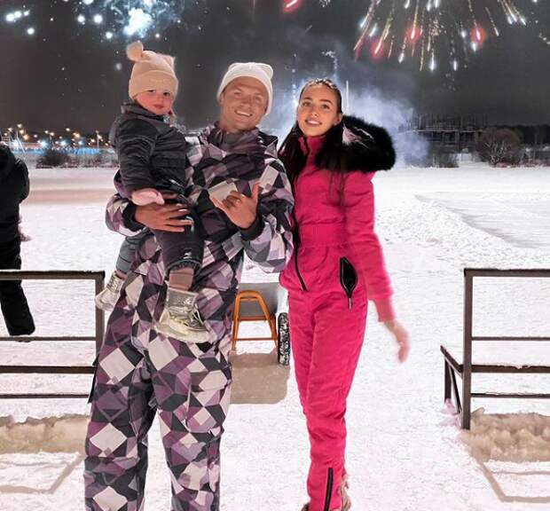 Футболист Дмитрий Тарасов и модель Анастасия Костенко ждут третьего малыша