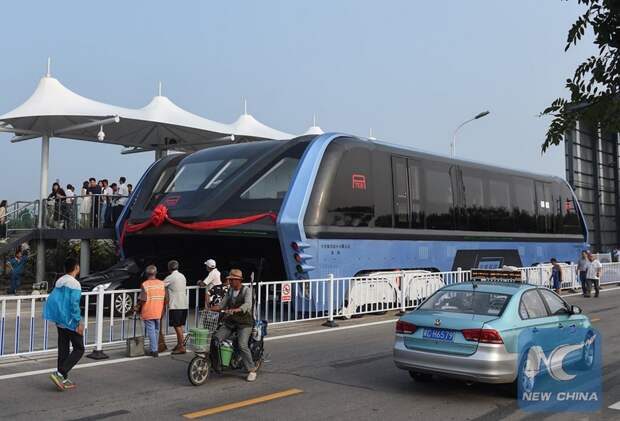 2transit-elevated-bus-china-straddling-bus