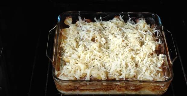 Картошка с фаршем в духовке. Со сметанной заправкой получается особенно вкусно