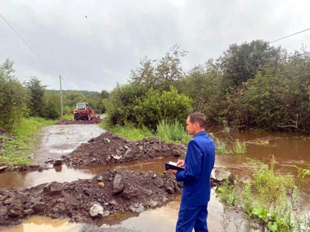 В Челябинской области паводковыми водами размыло автомобильный мост