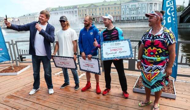 Участниками SUP-регаты на фестивале «Москва — на волне. Рыбная неделя» стали более 200 человек из разных регионов России