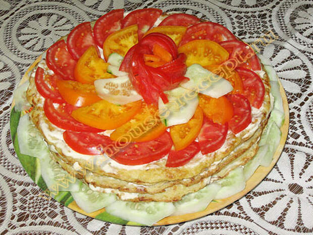 Торт кабачковый украшенный овощами