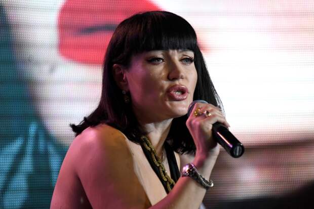 Автор хита «Россия — Родина моя» усыновит ребенка из-за мутации