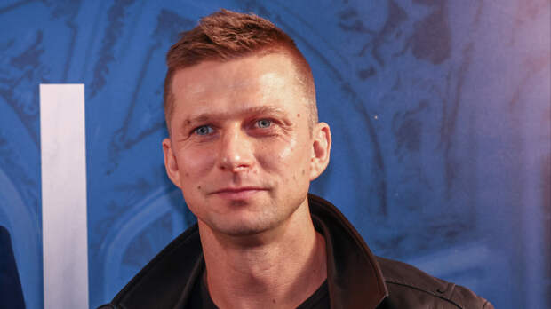 «Влетает нож в челюсть»: актер Роман Курцын едва не погиб в драке