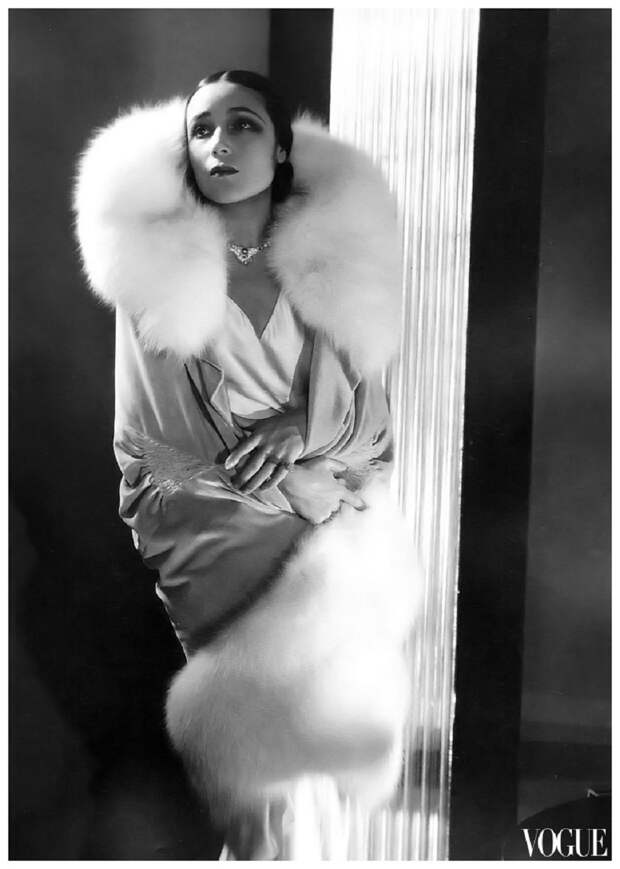 Actress Dolores Del Rio photographed by Edward Steichen, published in Vogue 1929.jpg
