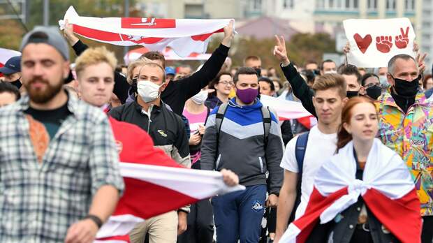 Участники несанкционированной акции протеста оппозиции в Минске Участники несанкционированной акции протеста оппозиции в Минске - РИА Новости, 1920, 27.09.2020