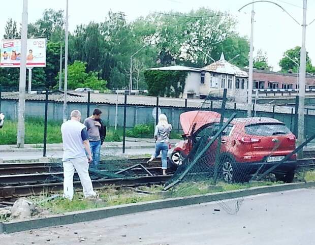 Осторожно! За рулем сногсшибательная женщина