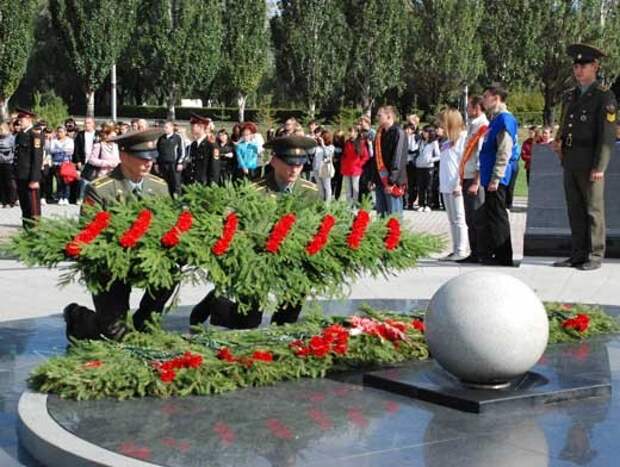 В Парке Победы почтили память погибших в бесланском теракте Новости