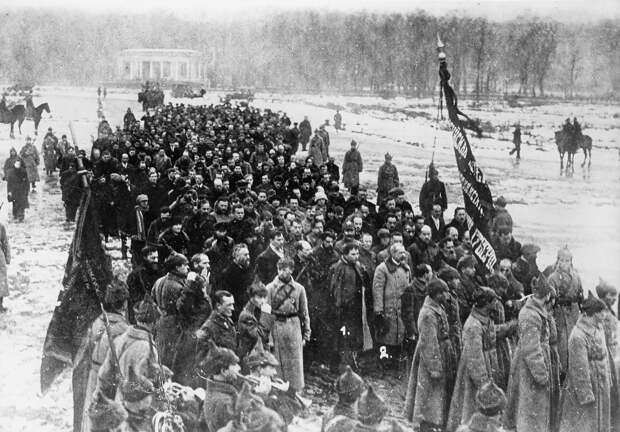 Поражение Врангеля. В Ростове коммунисты снесли бюст барона спустя 20 дней после установки