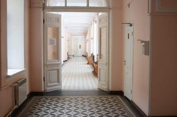 Больница из Ленобласти не оплачивала медикаменты на 4 млн рублей