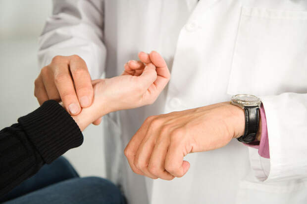 Россиянам подсказали два простых способа проверить здоровье сердца в домашних условиях