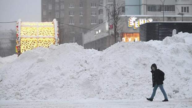 Высота снега в столице приблизилась к рекорду 1942 года
