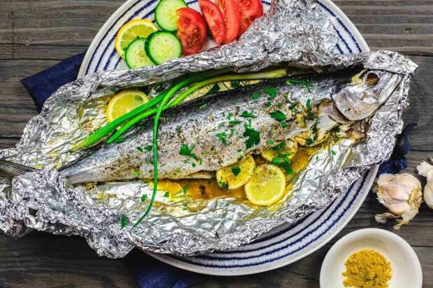 Фаршированная и запечённая в духовке скумбрия. \ Фото: havorshop.com.