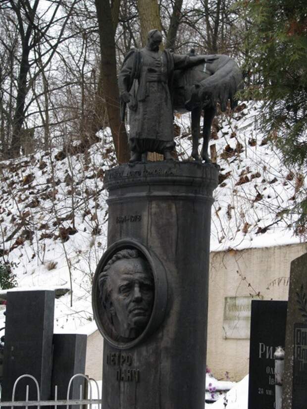 Надгробие писателя Петра Панча.