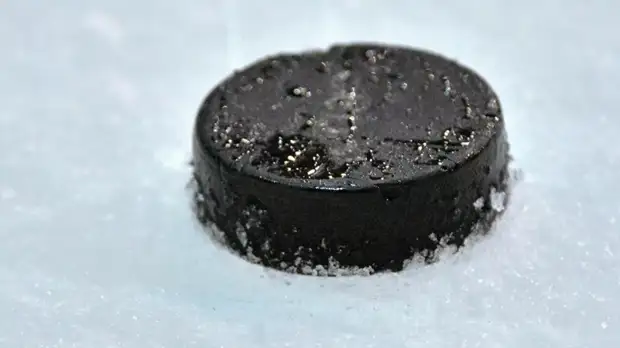 «Аванград» нанёс «Металлургу» первое поражение в сезоне КХЛ