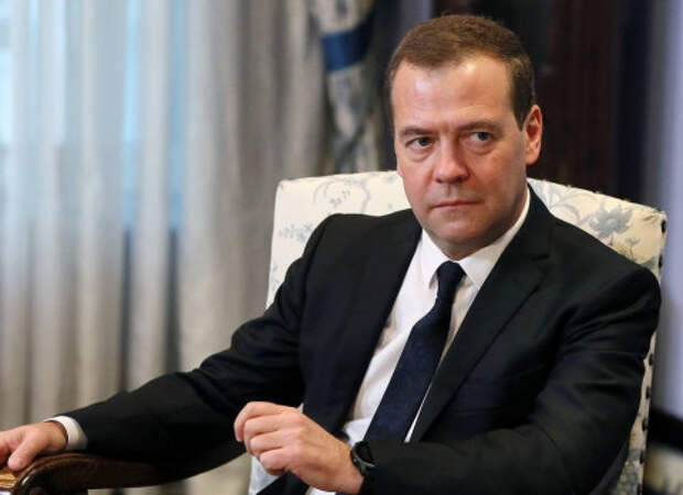 ЕР «поедают» изнутри: Медведев может нарваться на конфликт