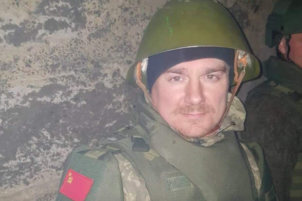 В Туапсе (Краснодарский край) простились с погибшим в зоне СВО 39-летним врачом-рентгенологом Владимиром Зарубкиным. Он отправился на передовую добровольцем в феврале 2023 года. се эти месяцы работал на первой линии обороны – погиб героически, вытаскивая раненых бойцов с поля боя. До этого он работал в Туапсинской центральной районной больнице. В 2020 году одним из первых отправился в ковидный госпиталь, месяцами жил в «Красной зоне».