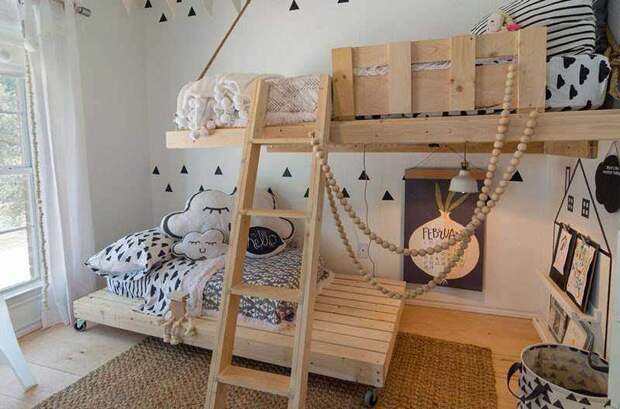 Эту причудливую и функциональную спальню мама спроектировала для своих двух детей