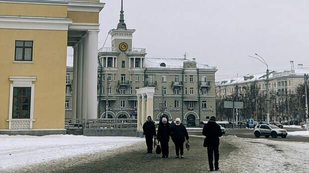 Барнаул встретил 1 декабря почти идеальной зимой. Фоторепортаж