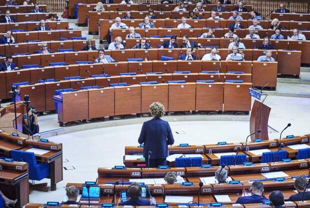 В Совфеде отреагировали на слова Гройсмана по поводу возвращения России в ПАСЕ В Совфеде отреагировали на слова Гройсмана по поводу возвращения России в ПАСЕ
