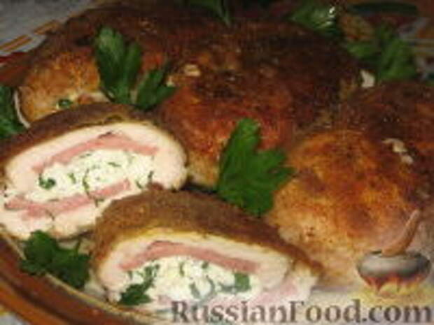 Фото к рецепту: Куриные кармашки с творогом и зеленью