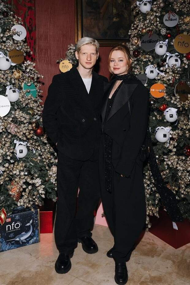 Ценный подарок: Юлия Снигирь, Виктория Толстоганова и Стася Милославская