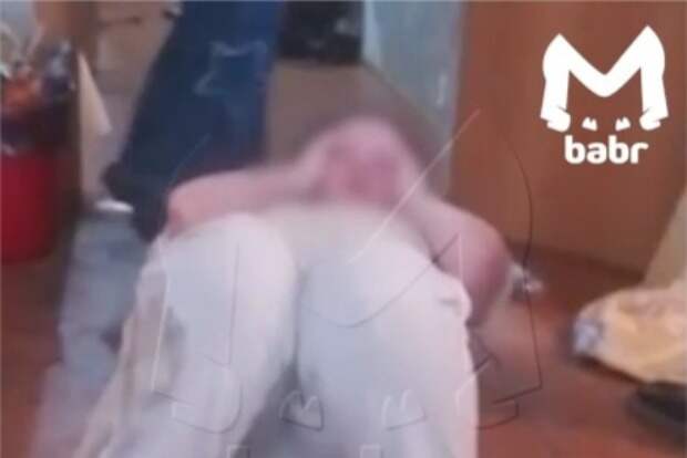 Российские школьники проникли в дом к 11-летней девочке, избили ее и сняли это на видео