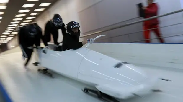 Экипаж российского бобслеиста Андрианова не сумел завоевать медаль ЧМ в Уистлере