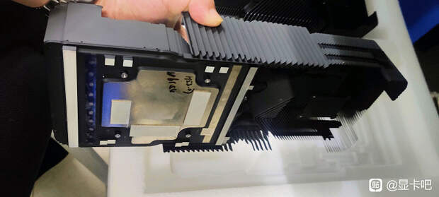 Nvidia собирается охлаждать 600-ваттную GeForce RTX 4090 Ti гигантским воздушным кулером. Радиатор СО попал на фото