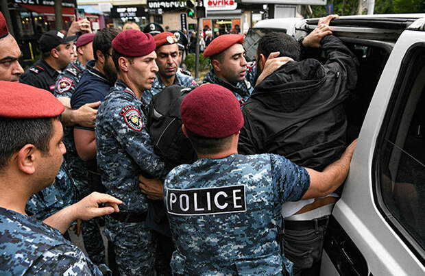 В Ереване полиция задержала более 40 протестующих