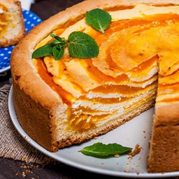 Рецепт вкусного пирога с тыквой. Тыквенно творожный пирог. Пирог тварожнотвквенный. Творожный пирог с тыквой. Пирог с тыквой и творогом.